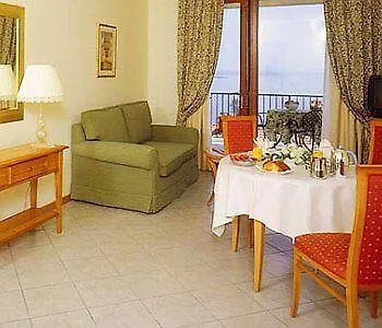 Daire Appartamenti Borgo Gardone Riviera İtalya