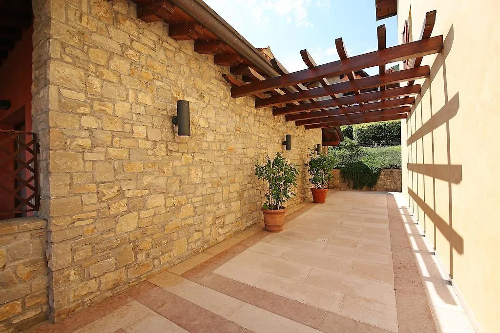 Daire Appartamenti Borgo Gardone Riviera İtalya