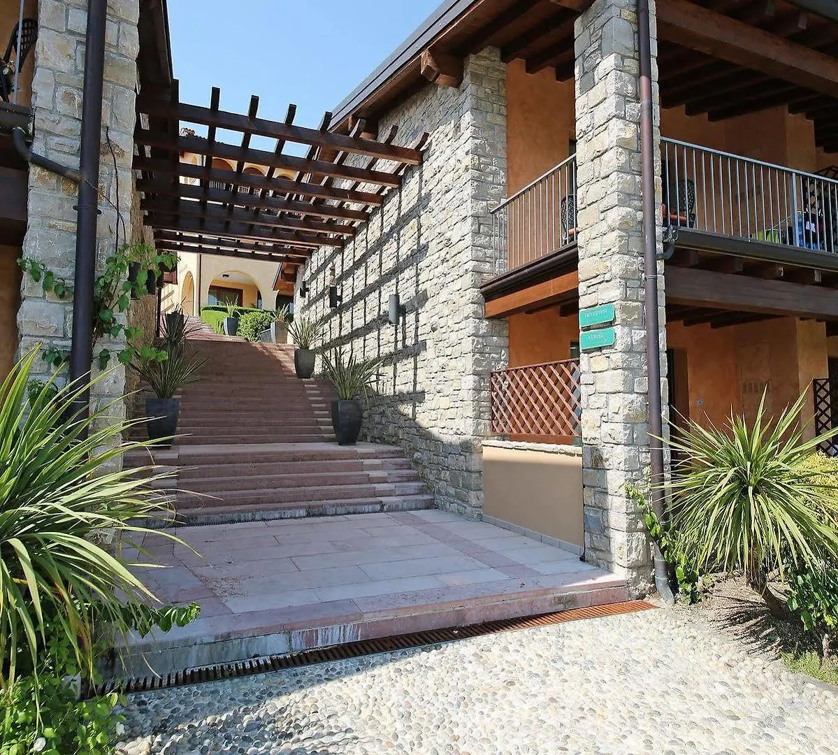Appartamenti Borgo Gardone Riviera Daire