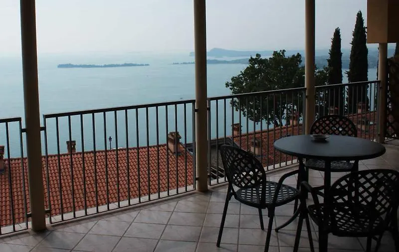 Daire Appartamenti Borgo Gardone Riviera İtalya