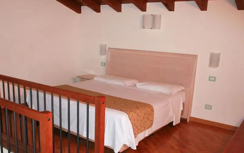 Daire Appartamenti Borgo Gardone Riviera İtalya